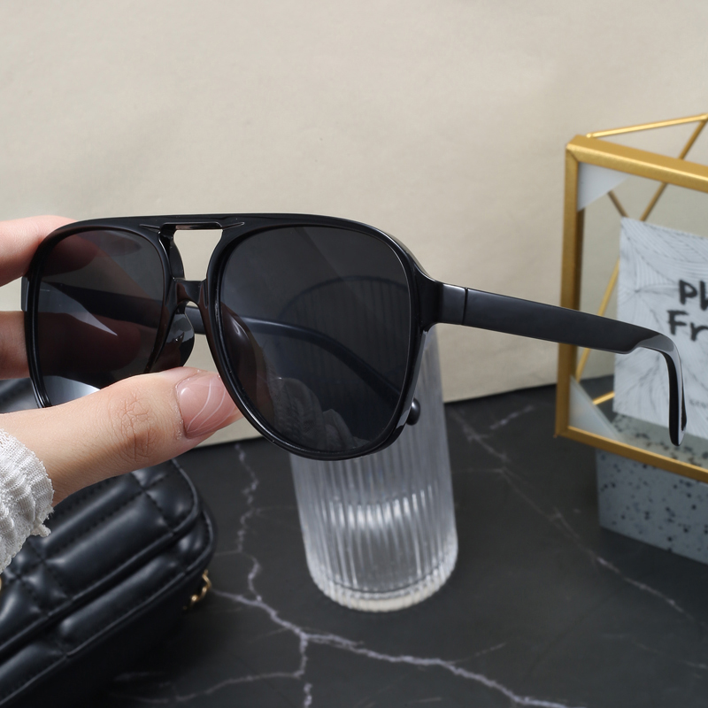 Unisex Fashion Sunglasses UV40 - огляд і ціна Women'S Fashion Of The 70S