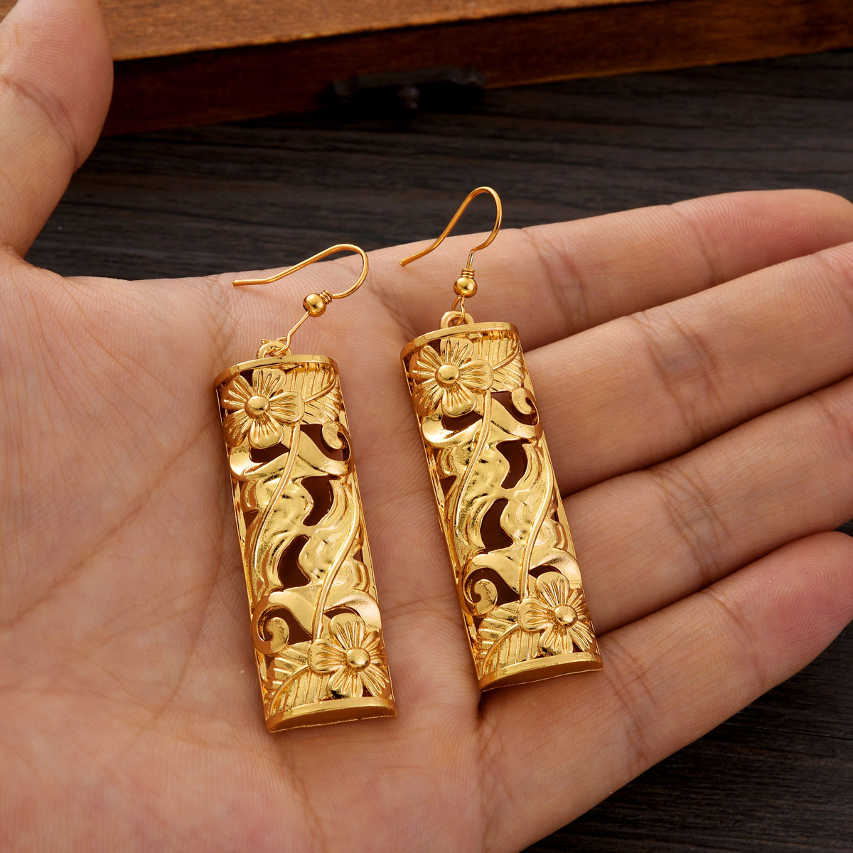 New Dubai Golden Color Luxurio - огляд і ціна Women Fashion Png