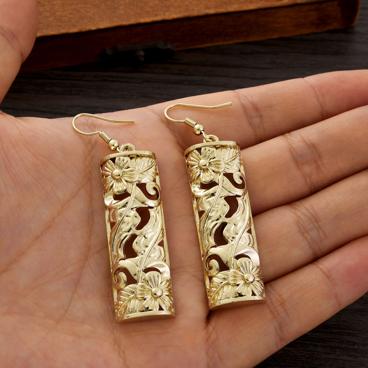 New Dubai Golden Color Luxurio - огляд і ціна Women Fashion Png