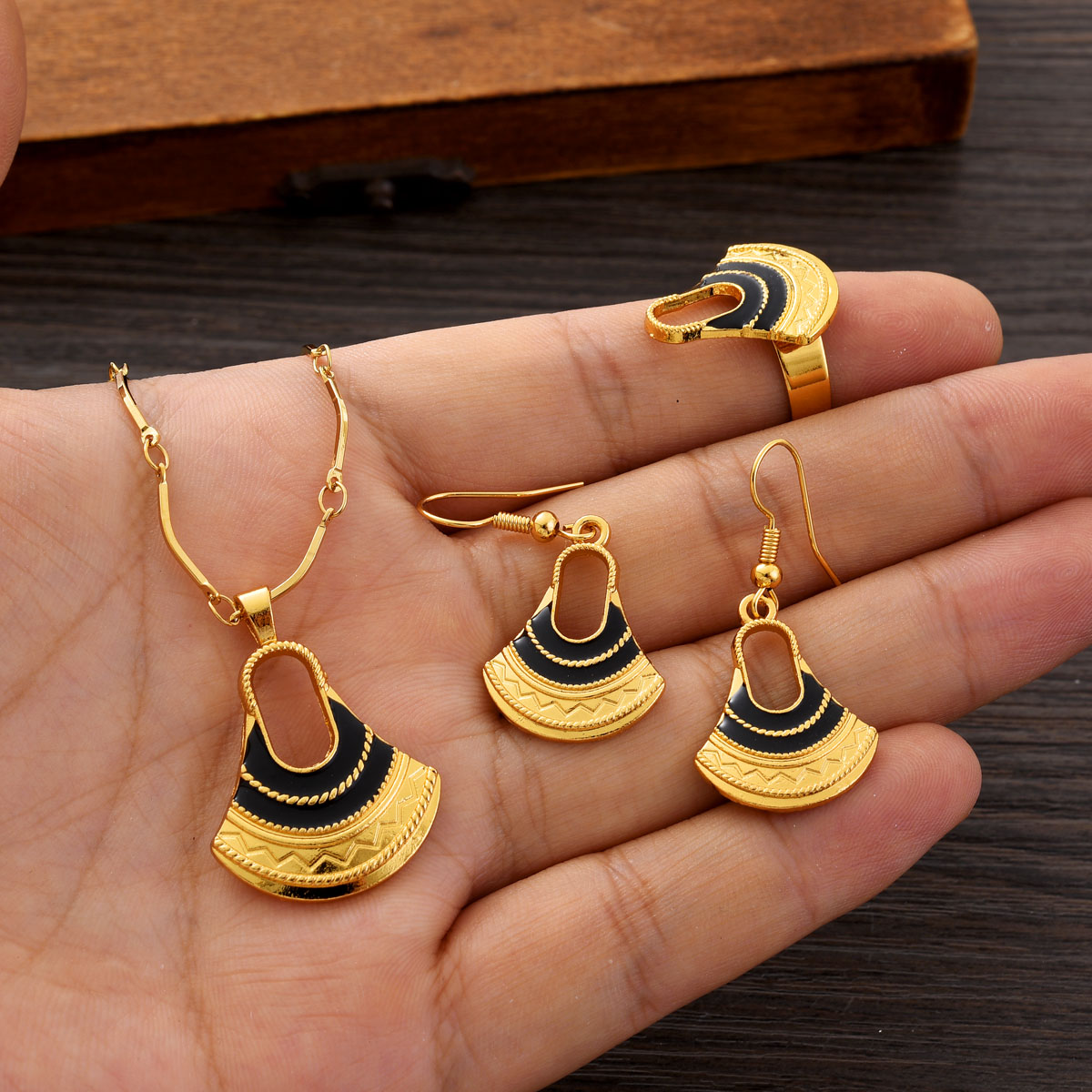 Fashion PNG Gold Color Jewelry - огляд і ціна Women Fashion Png